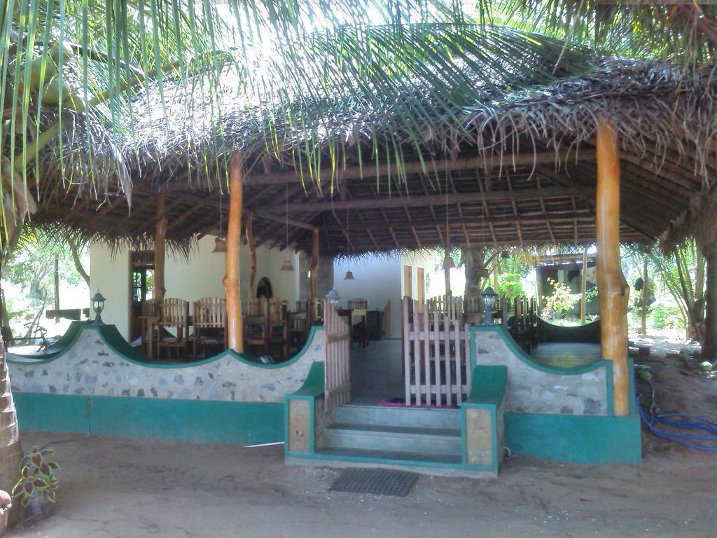 Fishermens Lodge & Restaurant Ranna Экстерьер фото